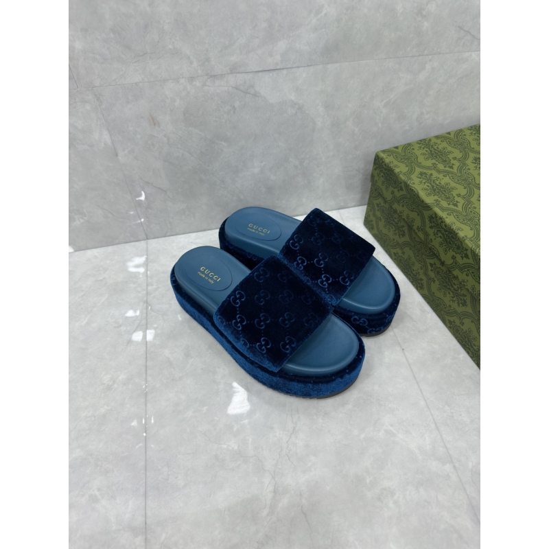 G*u*i slippers